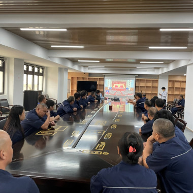 和记官网电气集团组织集中收看党的二十大开幕会盛况