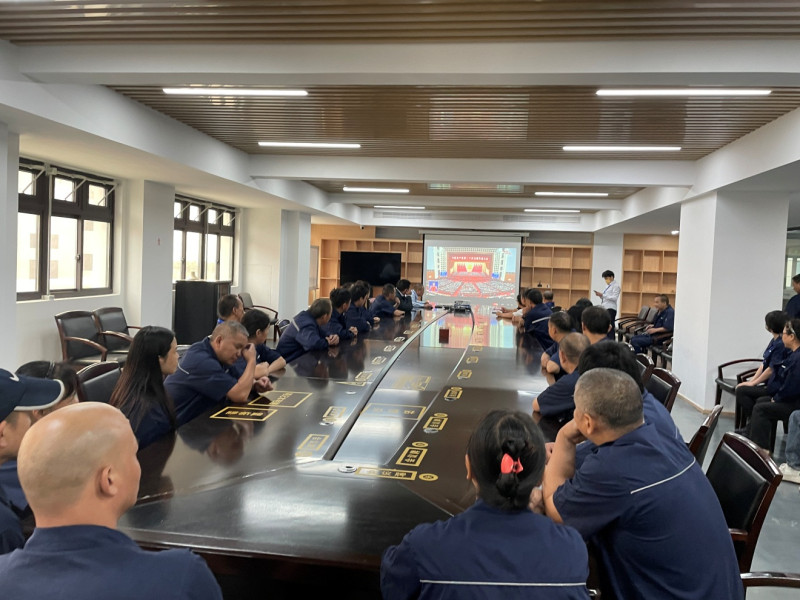 和记官网电气集团组织集中收看党的二十大开幕会盛况